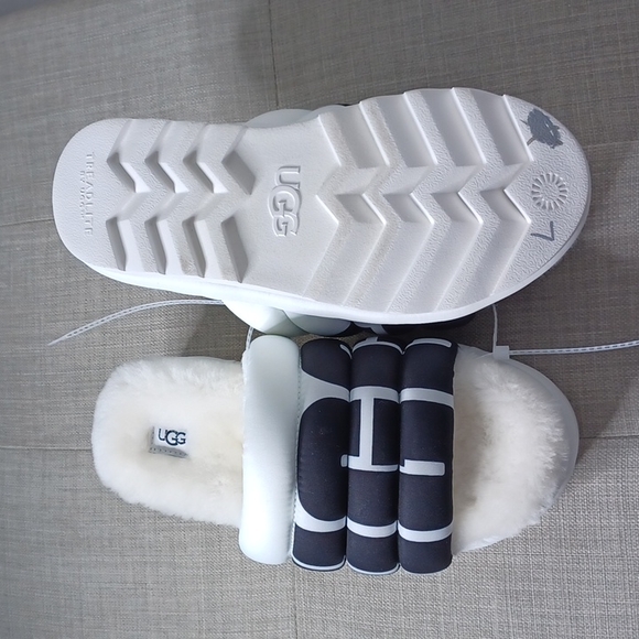 UGG Maxi Slide Logo Women's Slides Slippers White & Black UGG Logo Size 7 New - Picture 2 of 11